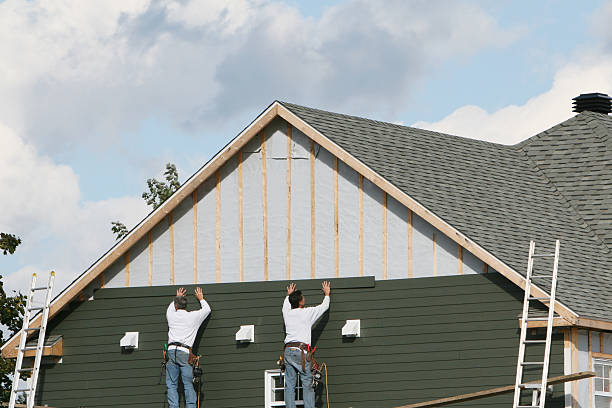 Professional Siding Contractor technician working in Middleburg, NC